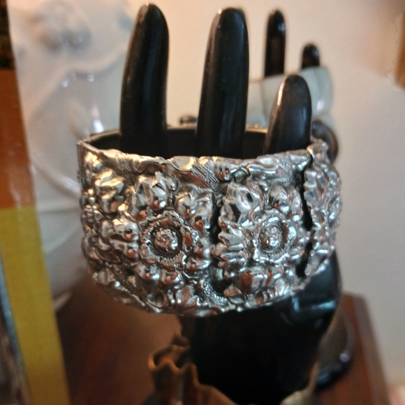 Vintage Repousse Silver Cuff Bangle Bracelet, Ornate - Picture 4 of 7